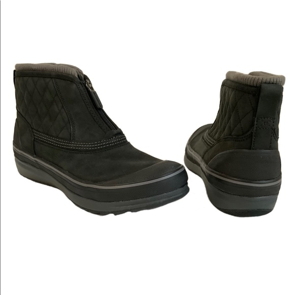 clarks outdoor muckers